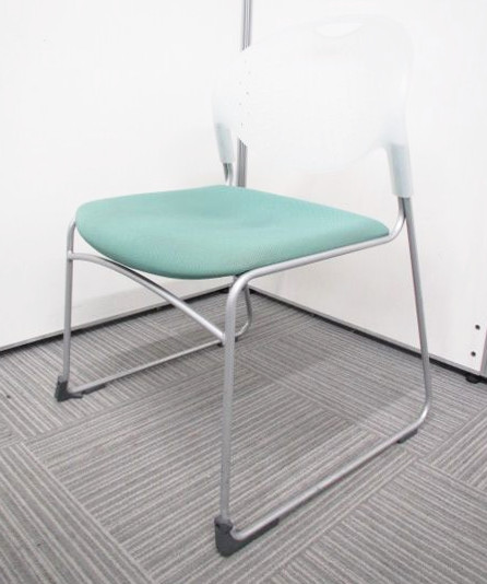 上に重ねることが出来るスタックチェア入荷！明るいカラーでオフィスを明るく！
                        その他シリーズ
                                    中古
            