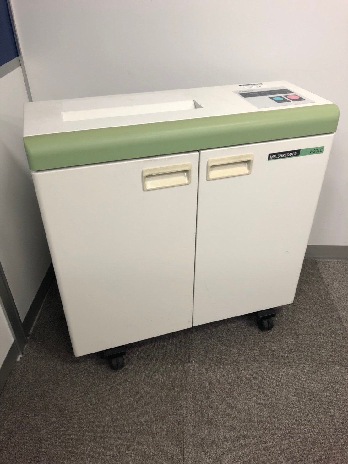 【人気商品】コンパクトタイプのシュレッダー【ワンカットクロス】
                        Vシリーズ
                                    中古
            