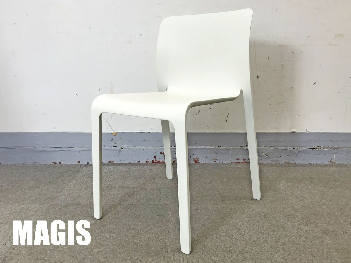 【今なら100脚まで揃います！！】イタリアンブランド『MAGIS（マジス）』による、どんな空間にもフィットすると名作『CHAIR FIRST （チェア ファースト）』！！※もちろんスタッキング可能です
                        　
                                    中古
            