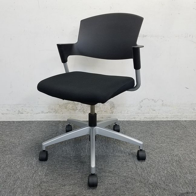 【1台限定】コクヨキャスター付きミーティングテーブル入荷!定番ミーティングチェア！【会議室や受付デスクなどにオススメ!!】中古　オフィスチェア　事務用品
                        プロッティ（キャスター付）
                                    中古
            