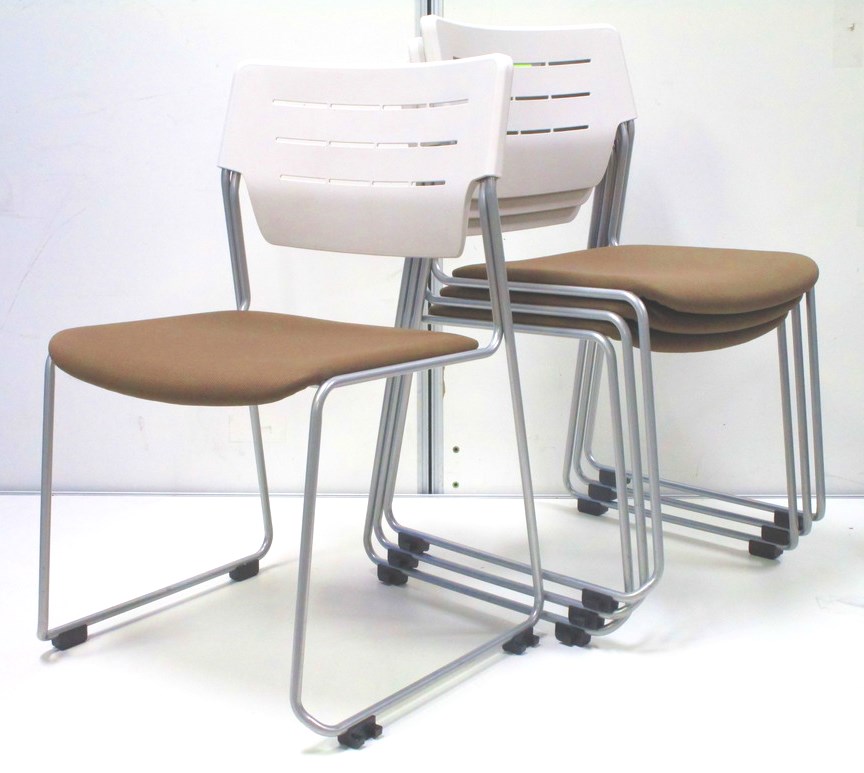 4脚セットでお買い得！待合室や会議室にぴったりなスタッキングチェア！
                        エレック
                                    中古
            