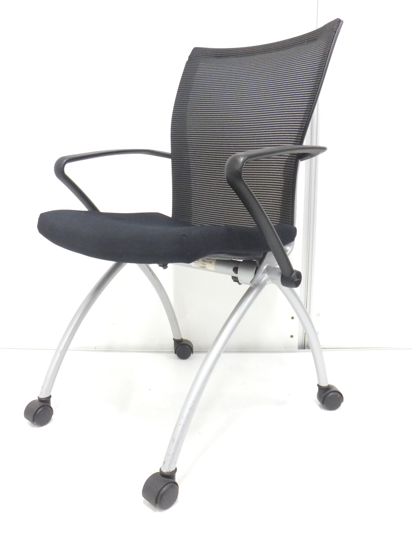 【Made in USA】ヘイワースのセミナーチェア！肘付のブラックチェア！ネスティング可能【キャスター付きでスムーズな移動が可能です！】
                        Ｘ64
                                    中古
            