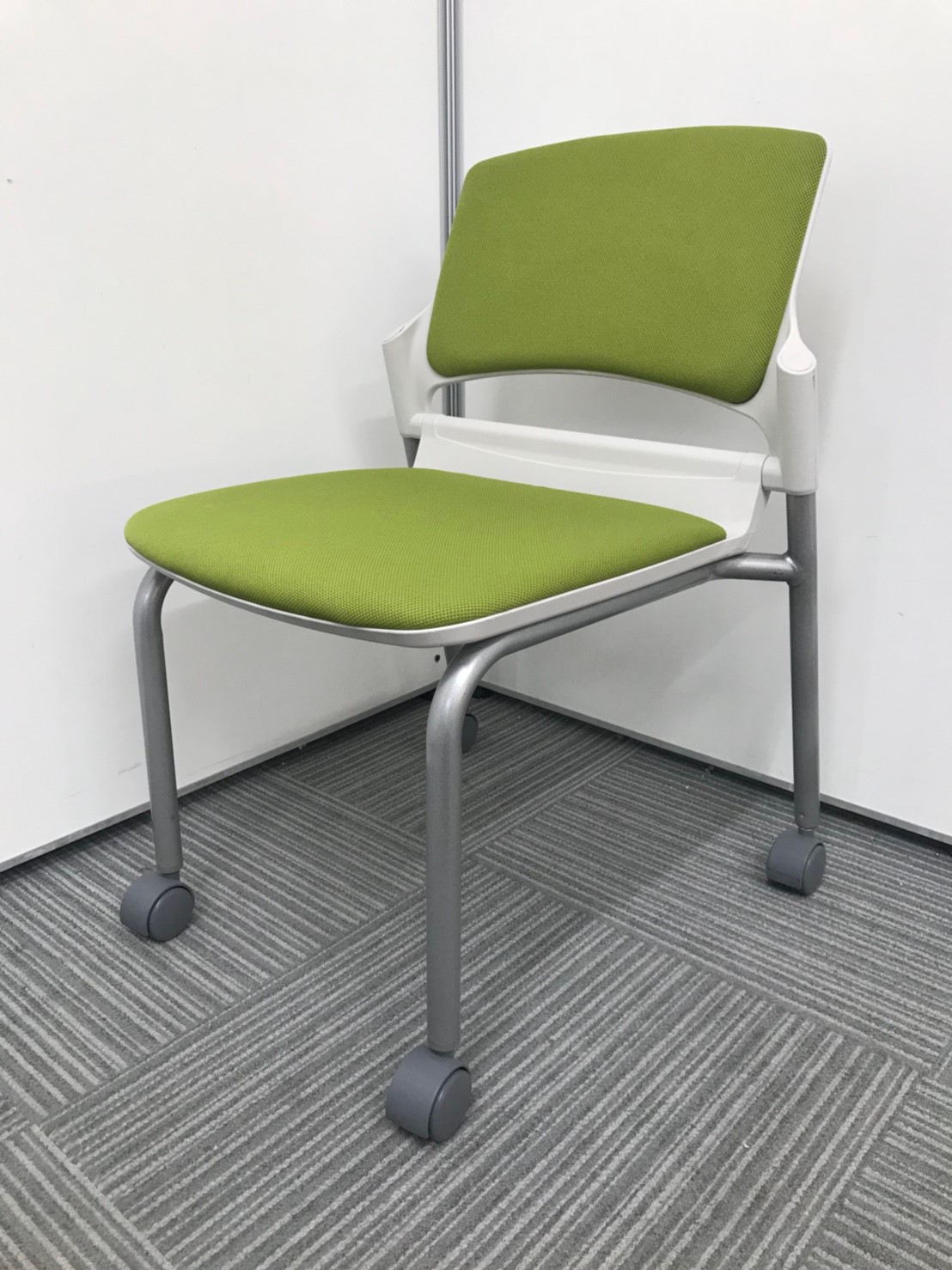 【洗浄済み】ちょっとした休憩室や待合室に大変便利！重ねてストックすることもできます！！
                        MF-180シリーズ
                                    中古
            