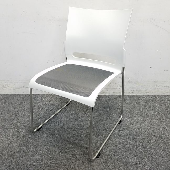 【24脚大量入荷！】クロガネ製スタッキングチェアが大量入荷致しました！座面メッシュ生地 本体ホワイト色のおしゃれなチェア！【会議室などにいかがでしょうか】中古　スタックチェア　スタッキングチェア
                        その他シリーズ
                                    中古
            