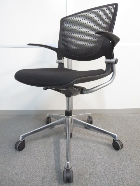 【スタッキングチェア】クッション性抜群の肘付きモデル！
                        グラータ
                                    中古
            