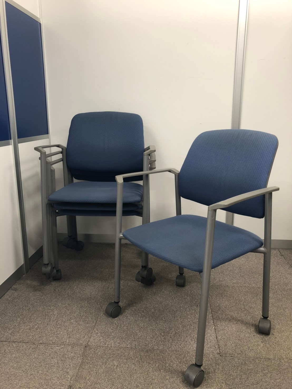 【4脚セット品の為、10%OFF！】研修スペースや会議室にオススメ！　キャスター付の為、移動もラクラク！
                        LKシリーズ 
                                    中古
            