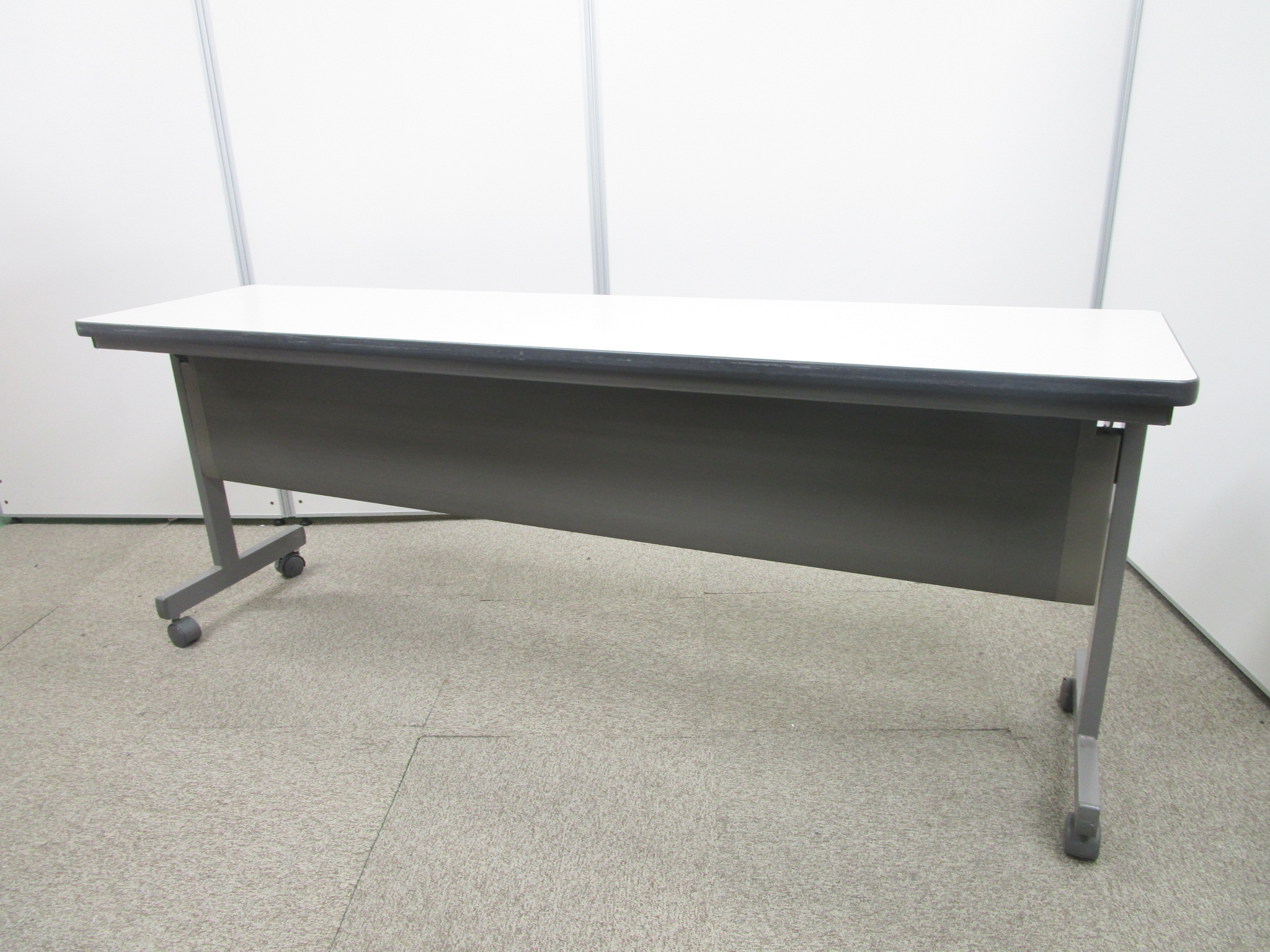 【大売出しの限定商品】ナイキのサイドスタックテーブル【W1800】
                        その他シリーズ
                                    中古
            