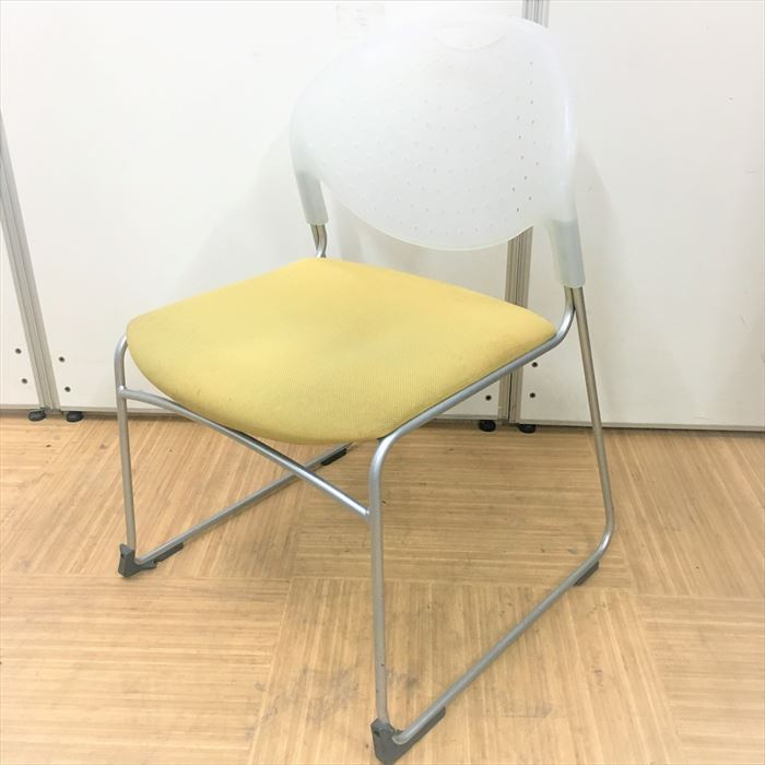 【限定2脚の特別価格】国内メーカー製のスタッキングチェア
                        クリケット 
                                    中古
            