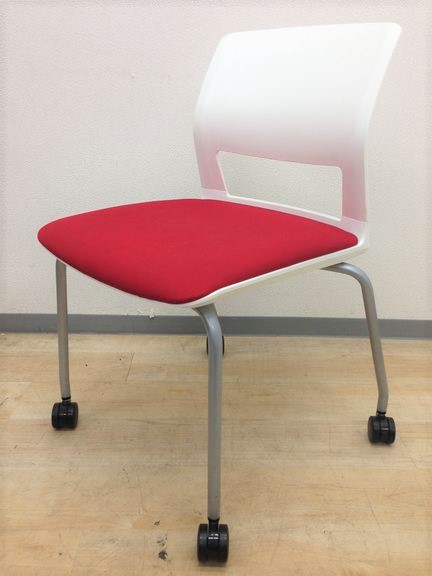 【白&赤でキレイチェア入荷！】キャスター付きでオフィスに最適なコクヨ製スタッキングチェア入荷！
                        160シリーズ
                                    中古
            