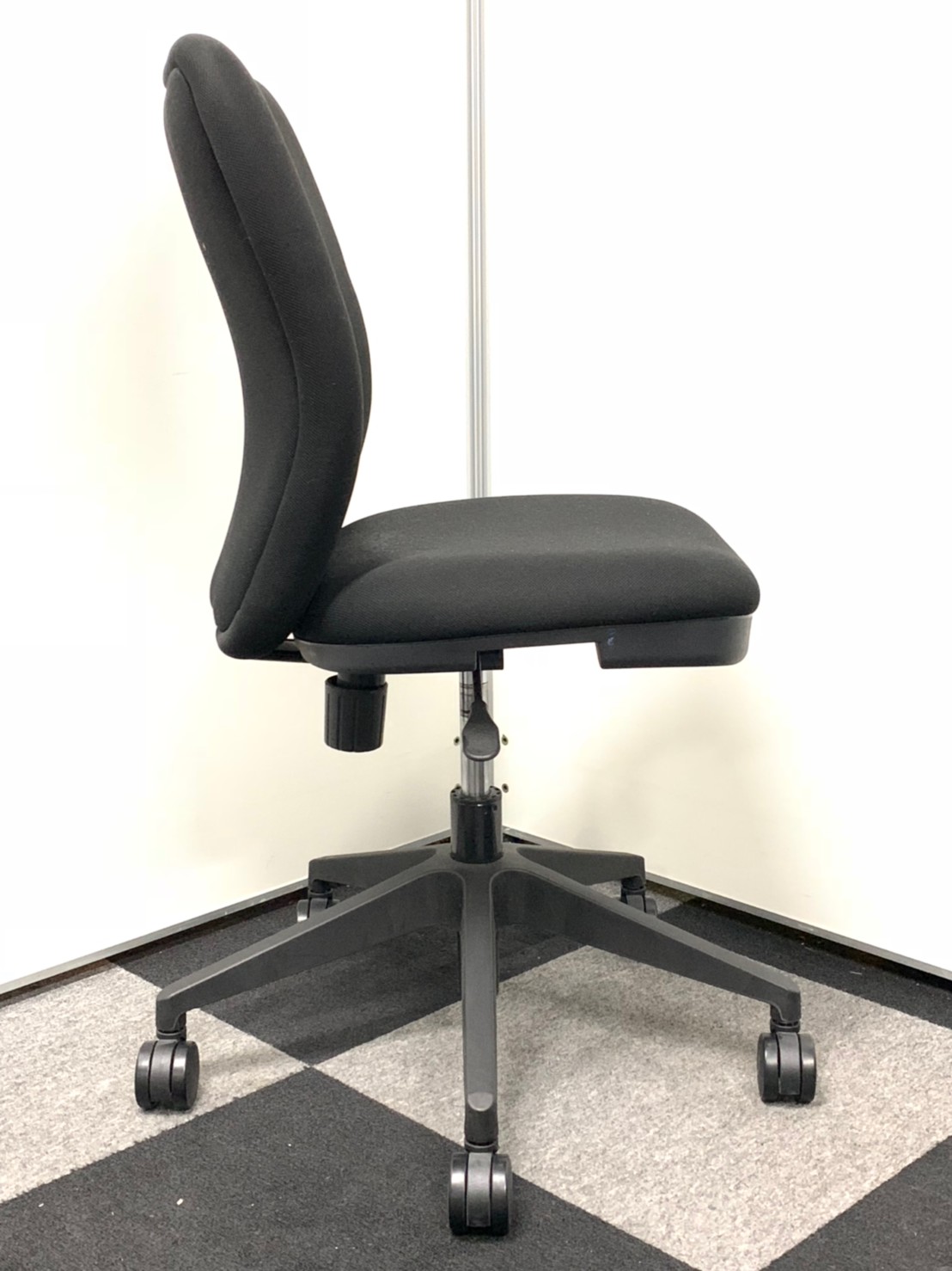 中古】 OC-102 プラス/PLUS 肘無ローバックチェア 253704 - 中古
