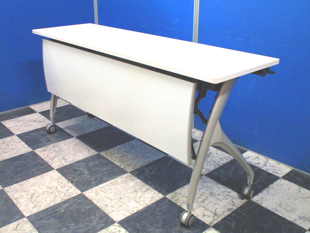 8台揃う！ホワイト天板・幕板で会議室をきれいに！幅150cm 2名～3名様用スタックテーブル
                        リリッシュ
                                    中古
            