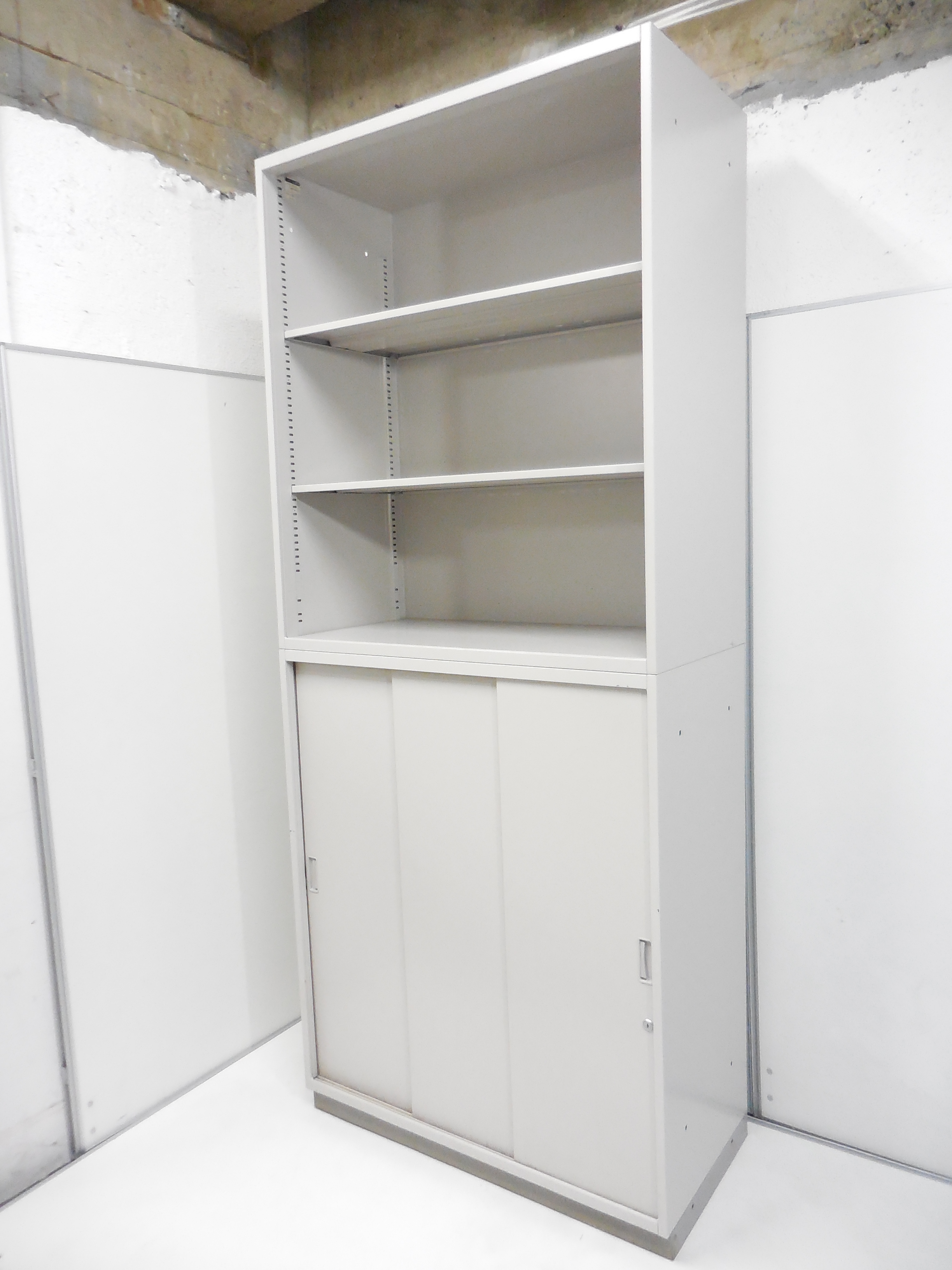 ラスト1台特別価格！狭い導線でも中身が見やすい引き戸+オープンタイプです！
                        シンライン 
                                    中古
            