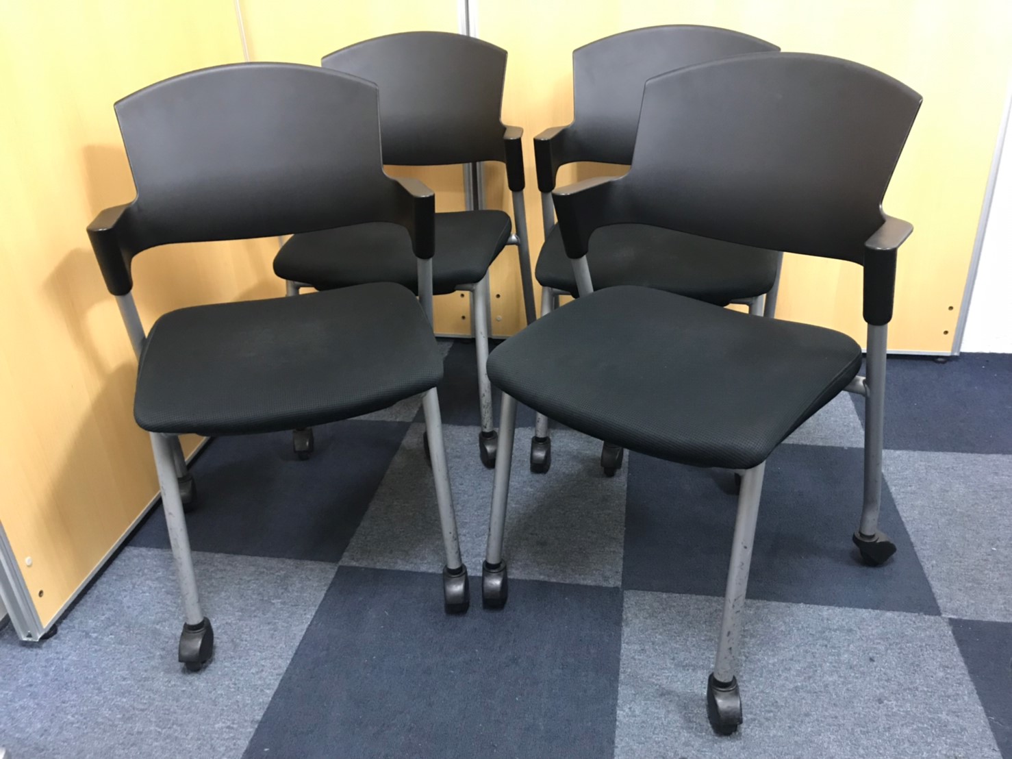 【怒涛の4脚セット！！】コクヨ製！！プロッティ！！重ねて収納！！ゴムキャスター！！【有名シリーズ！！】
                        プロッティ（キャスター付）
                                    中古
            