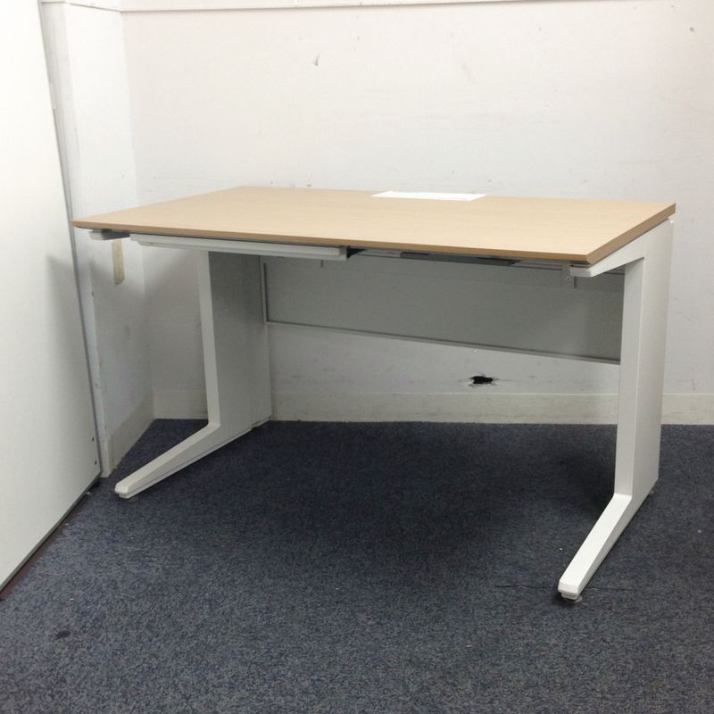 値下げ15,800円→9,800円　人気の木目カラー！ファインウィールナットL色　
                        インステートデスク 
                                    中古
            