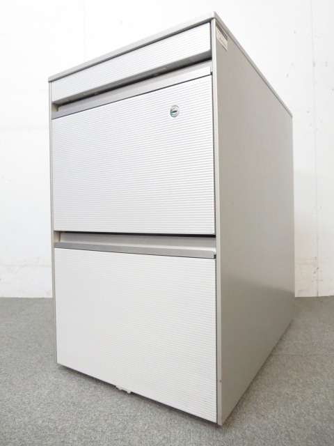 【スタイリッシュな波型デザイン！】■イトーキ製　3段ワゴン　■インクルードシリーズ（IncLude）
                        インクルード
                                    中古
            