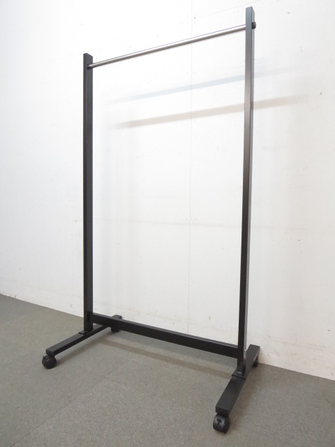 【10名程度ご利用にオススメ！】■コートハンガー　W900mmタイプ　■キャスター付でフレキシブルに使えます！
                        ハンガーラック
                                    新古品
            