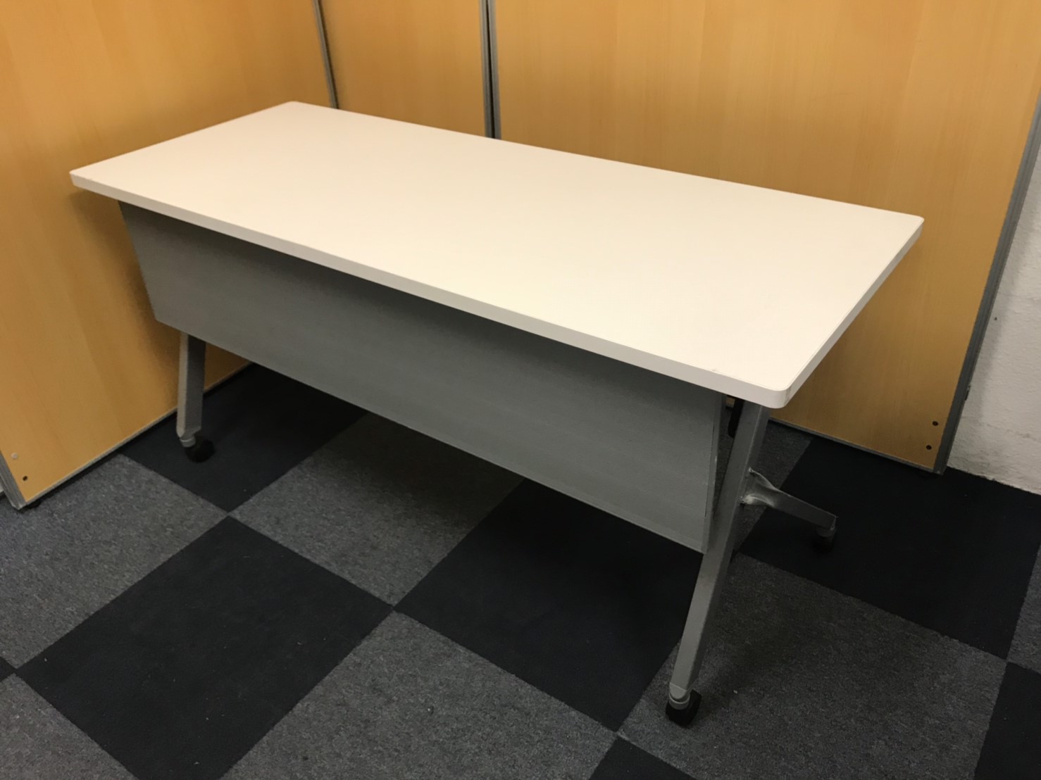 【幅1500mm!!】会議テーブル入荷です！使わないときは畳んでスタック可能！キャスター付き！！【奥行き600mm!!】
                        フラプター
                                    中古
            