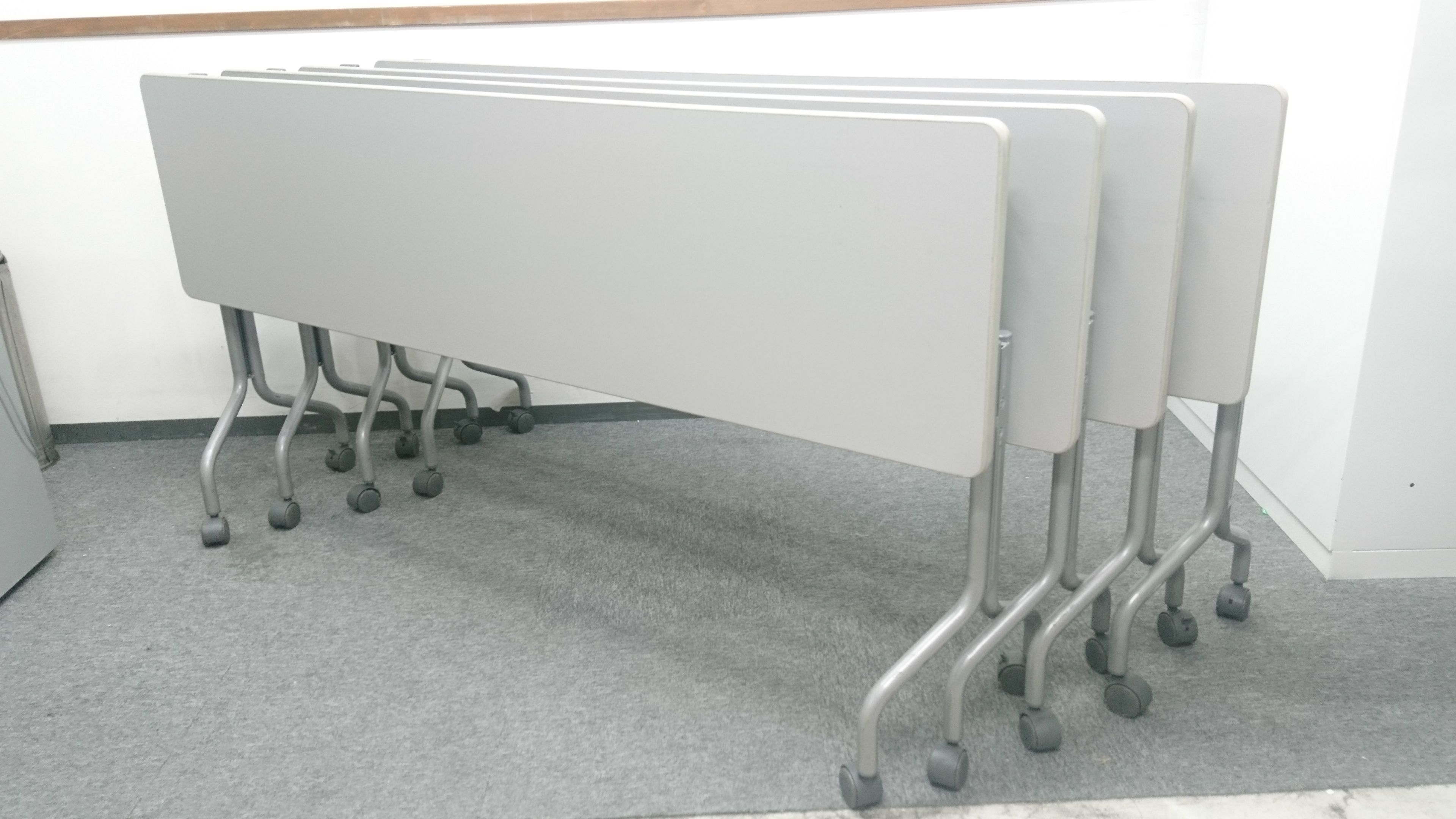 【4台セット】【在庫整理品】サイドスタックテーブルが入荷しました
                        その他
                                    中古
            