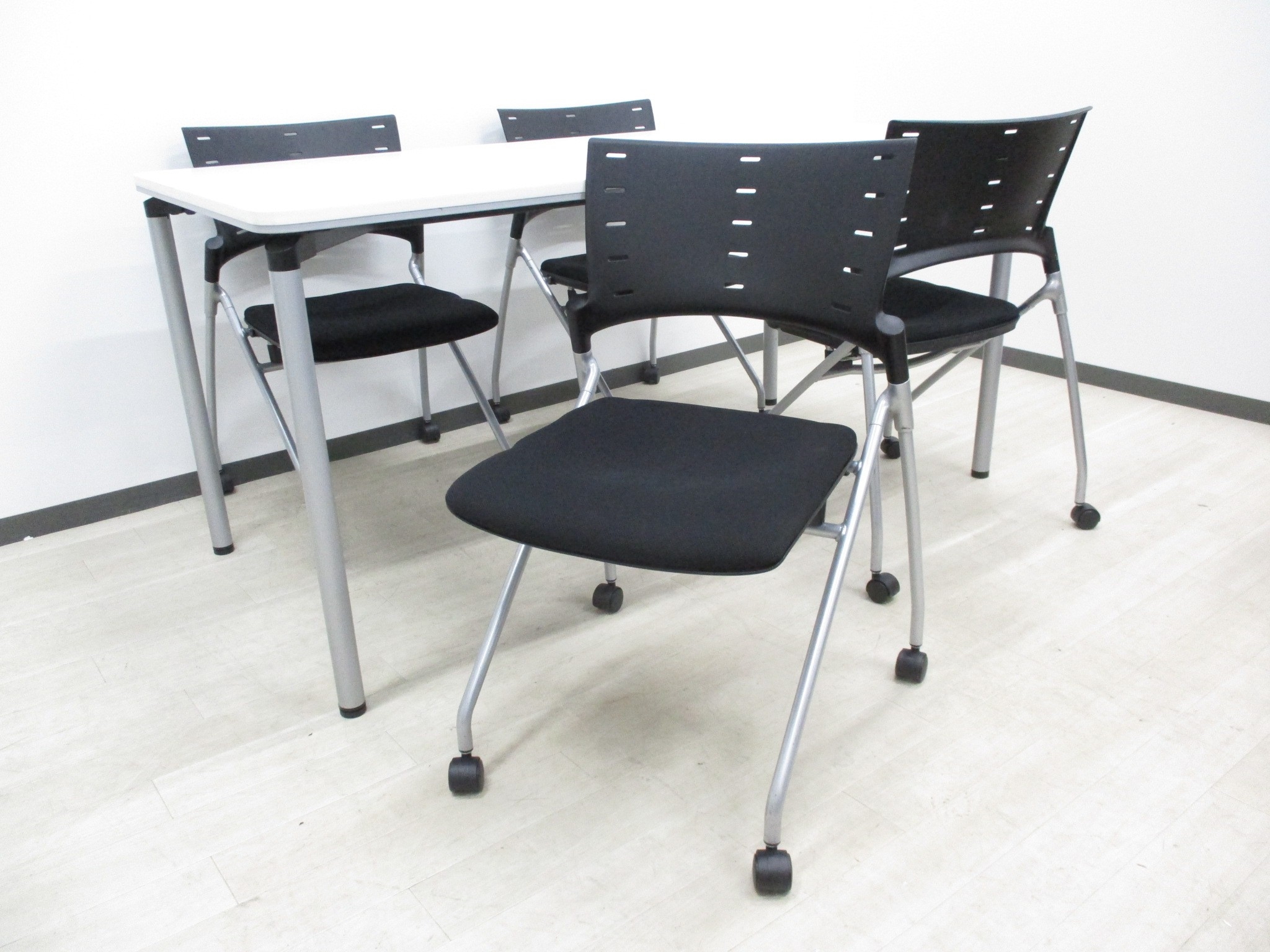 コクヨ+イトーキの人気コラボ！！セット商品の為お安くご提供できます！！
                        その他シリーズ
                                    中古
            