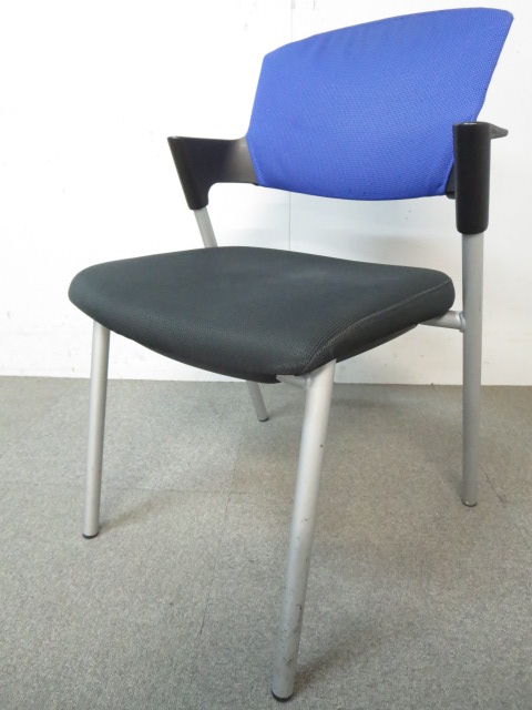 【スタイリッシュなデザイン！】人気のプロッティ！■コクヨ製　スタッキングチェア　ブルー【J】
                        プロッティ（キャスターなし） 
                                    中古
            