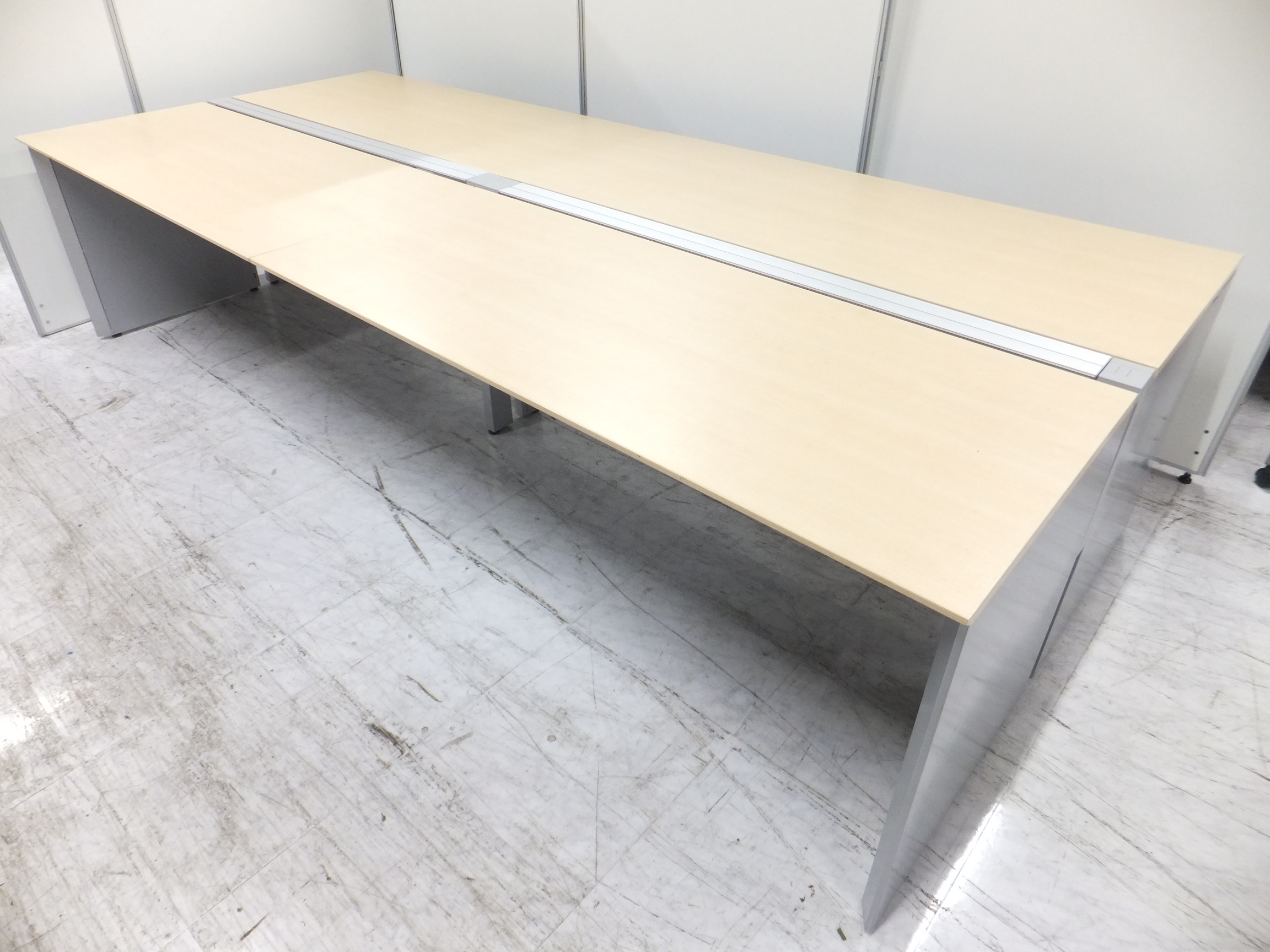 【展示品あり！】4人〜6人用として使用可能！今だに人気の高いフリーアドレスタイプのデスク！入れ替えセール対象の為、お安く！【フリアド】【J】【3】
                        ワークヴィスタ 
                                    中古
            