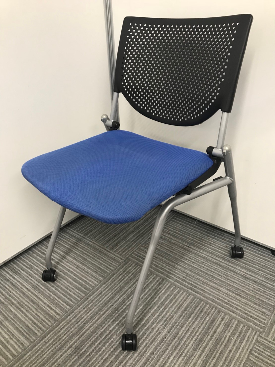 【人気商品スタッキングチェア】【収納可能】　【会議やミーティングに】
                        プロスタック
                                    中古
            