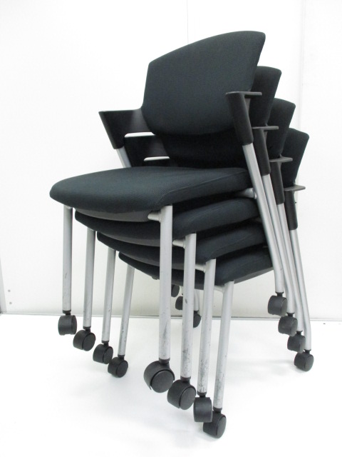 【チェア4脚セット！】国内メーカー製スタッキングチェア4脚セット入荷！　ブラックなので人気！
                        プロッティ（キャスター付）
                                    中古
            