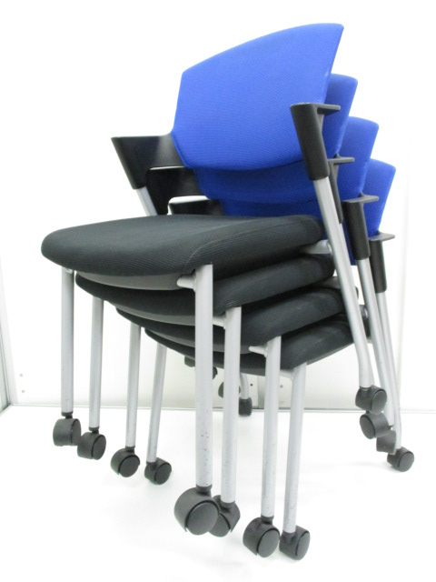 【4脚セット商品】スタッキングチェア4脚セットコンパクト肘付でミーティングや打ち合わせの時、おすすめ！
                        プロッティ（キャスター付）
                                    中古
            