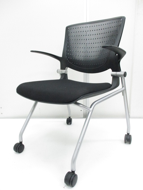 【2脚入荷】座面の座り心地抜群！会議用チェア！キャスター付きで移動がラクラク！ネスティングチェアで収納もラクラク！【定番チェア】
                        グラータ
                                    中古
            