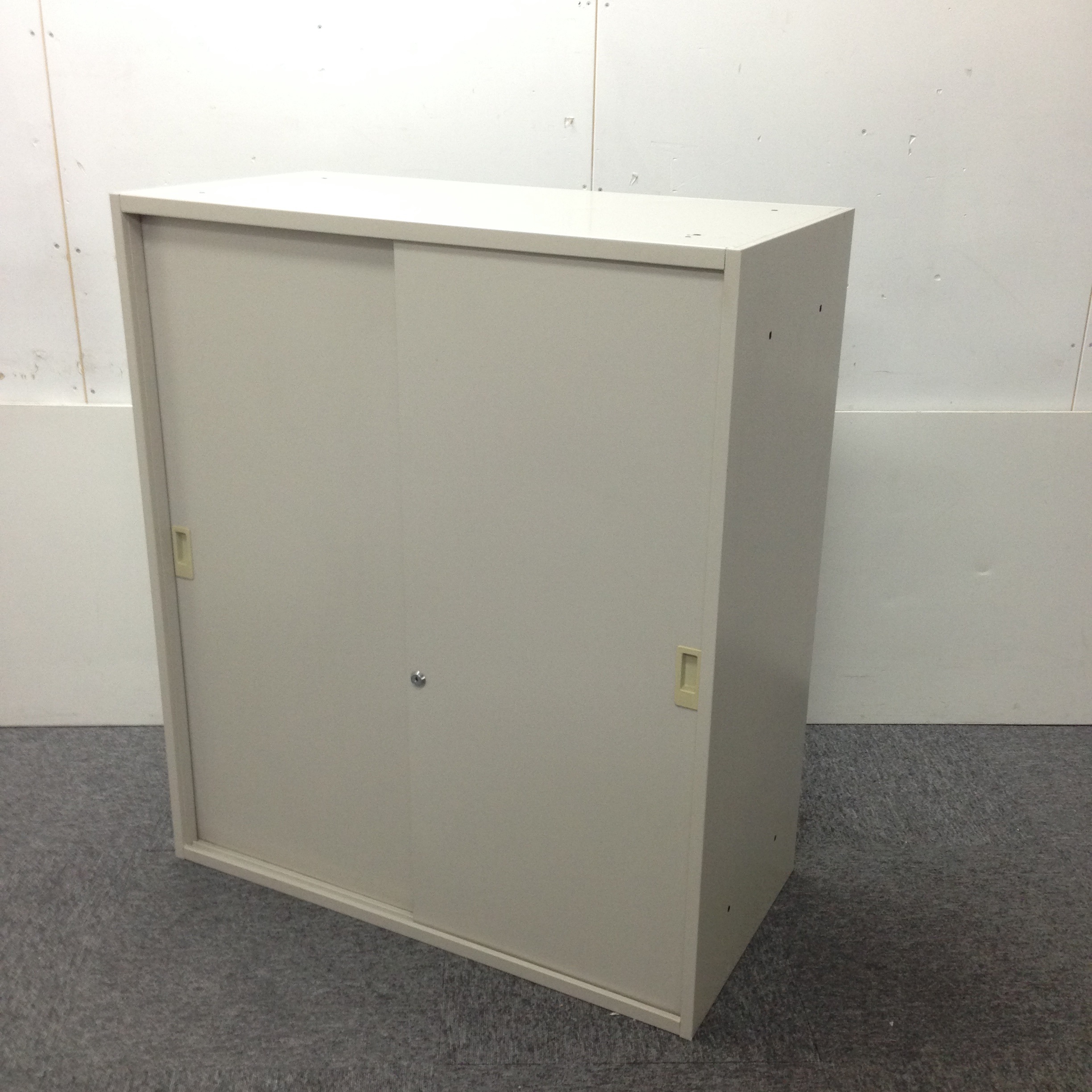 【限定1台入荷！】人気シリーズ書庫入荷しました！【引き違い】
                        ビジネスウォールNタイプ 
                                    中古
            