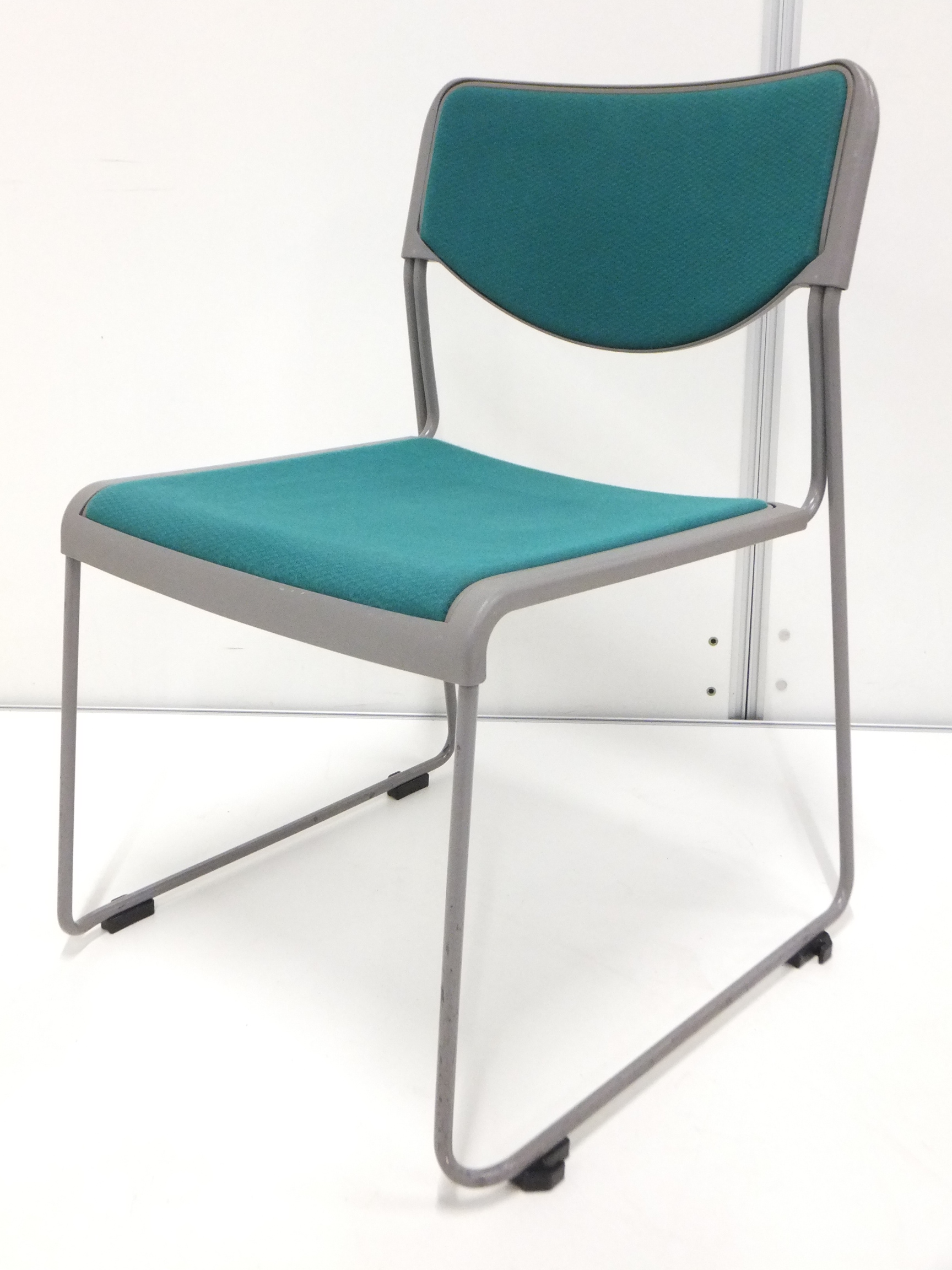 【10脚入荷！】イトーキ製スタッキングチェア入荷！会議、打ち合わせの時おすすめの商品！
                        その他シリーズ
                                    中古
            