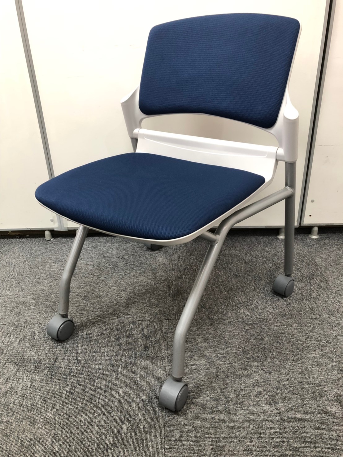 【現品限り】ネスティングチェア残り1脚の為、特別価格
                        MF-180シリーズ 
                                    中古
            