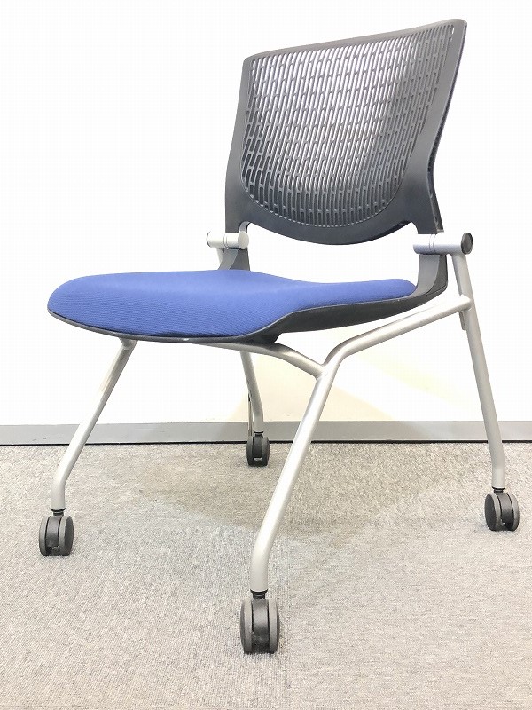 クッションが厚く柔らかい！なので心地良い、ネスティングチェア！！【グラータチェア】
                        グラータ
                                    中古
            