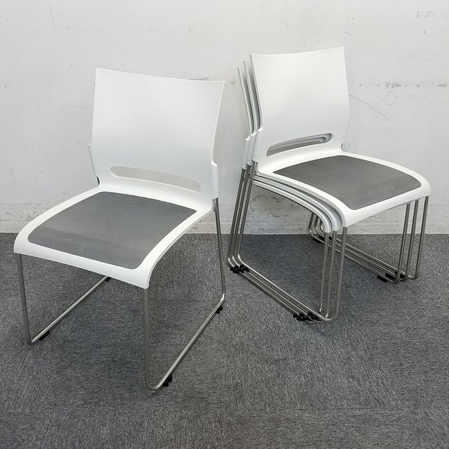 【４脚セット】クロガネ製｜メッシュ生地｜通気性抜群のメッシュスタッキングチェア入荷致しました！これからの季節にぴったりです！【中古家具】
                        その他シリーズ
                                    中古
            