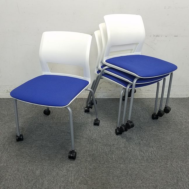 【４脚セット】コクヨ製｜ブルーｘホワイトのオシャレなカラーリング！まとまった数入荷致しましたので入れ替えや追加にオススメです｜
                        160シリーズ 
                                    中古
            