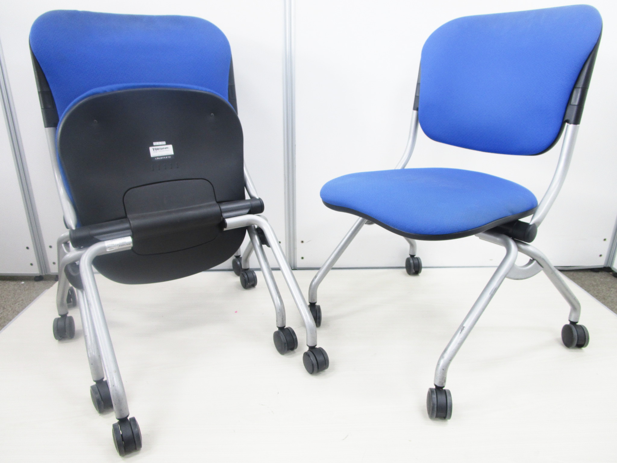★セットでお買い得！★【3脚セット】オフィス定番カラーのブルーのミーティングチェア
                        その他シリーズ
                                    中古
            
