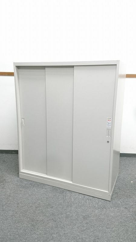 オカムラ製｜三枚引き違い｜頑丈な造りで大切な書類の保管に是非
                        レクトライン 
                                    中古
            