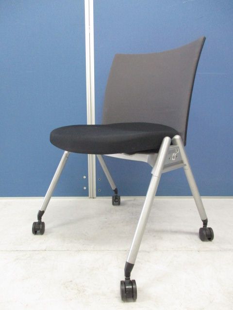 【収納簡単】スタッキングチェアなので省スペースに最適！2脚以上のお使いだと、使わないときは、重ねて収納できます！
                        その他シリーズ
                                    中古
            