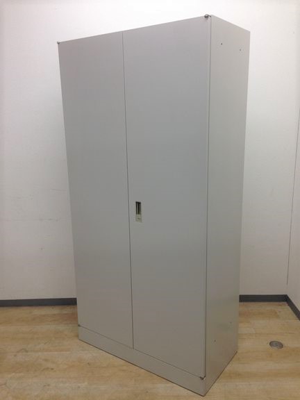 【両開きハイキャビネット】一目で書類が見える！オカムラ人気の42書庫！ニューグレーのハイキャビネット【2台限定】
                        42
                                    中古
            