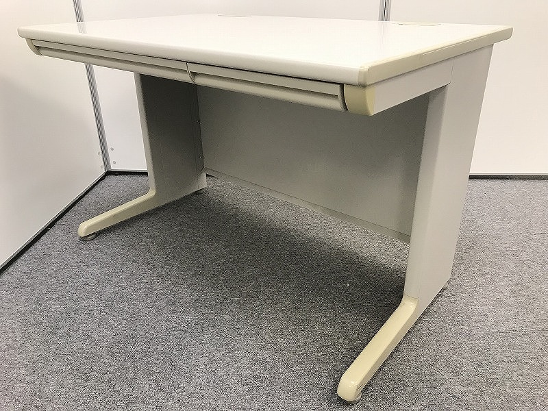 人気のオカムラ製品の平机！W1100で定番の商品でございます！
                        SDデスクシステム 
                                    中古
            