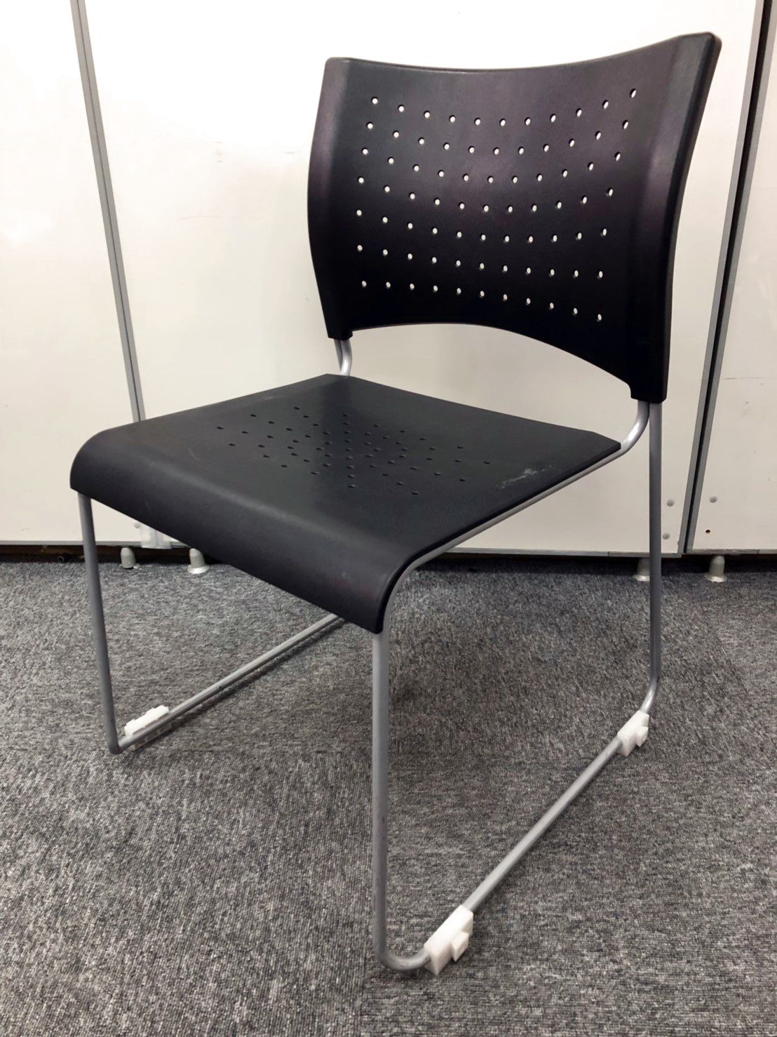 【ロット入荷！】軽量！持ち運びしやすいスリムボディ！
                        NSC-N10・15 チェア 
                                    中古
            