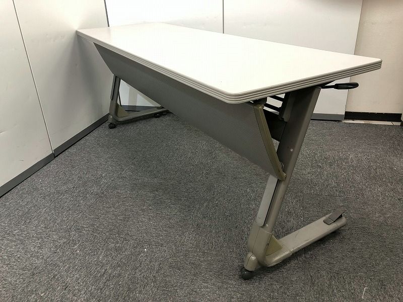 【幕板付き！】【限定一台！】会議室等で大活躍のサイドスタックテーブルが入荷いたしました！
                        その他シリーズ
                                    中古
            