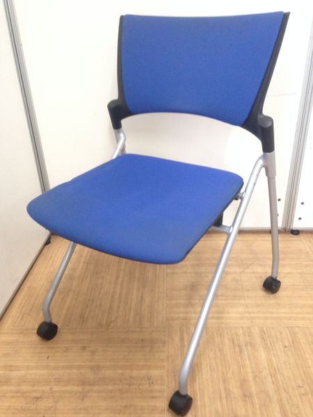 【4脚入荷！！】キャスター付き・ネスティング可能で、省スペース化も実現！！
                        マノス 
                                    中古
            