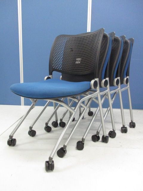 【4脚セット】ウチダ製ネスティングチェアが4脚セットで！
                        ブルーメ
                                    中古
            