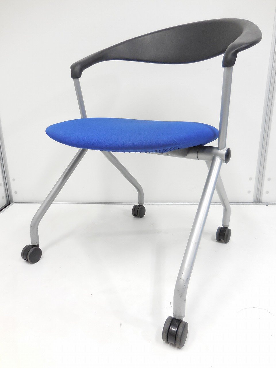 【スタイリッシュな細身フレーム！】会議室やリフレッシュルームにもオススメ！
                        スタッカート 
                                    中古
            