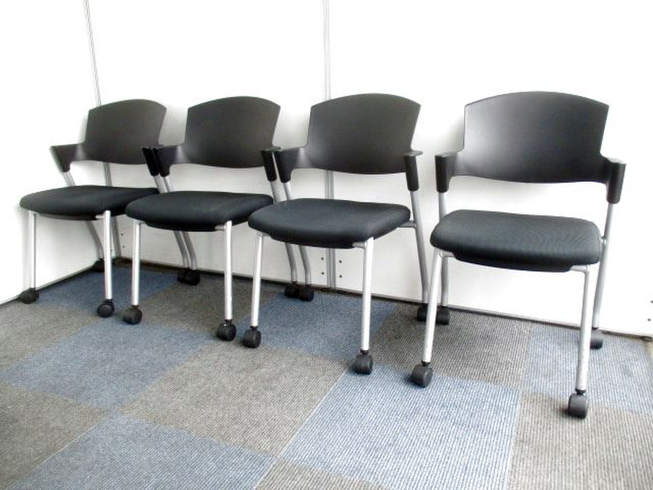 【お得なセット品】重ねて収納可能です【便利なキャスター付き】
                        プロッティ（キャスター付） 
                                    中古
            