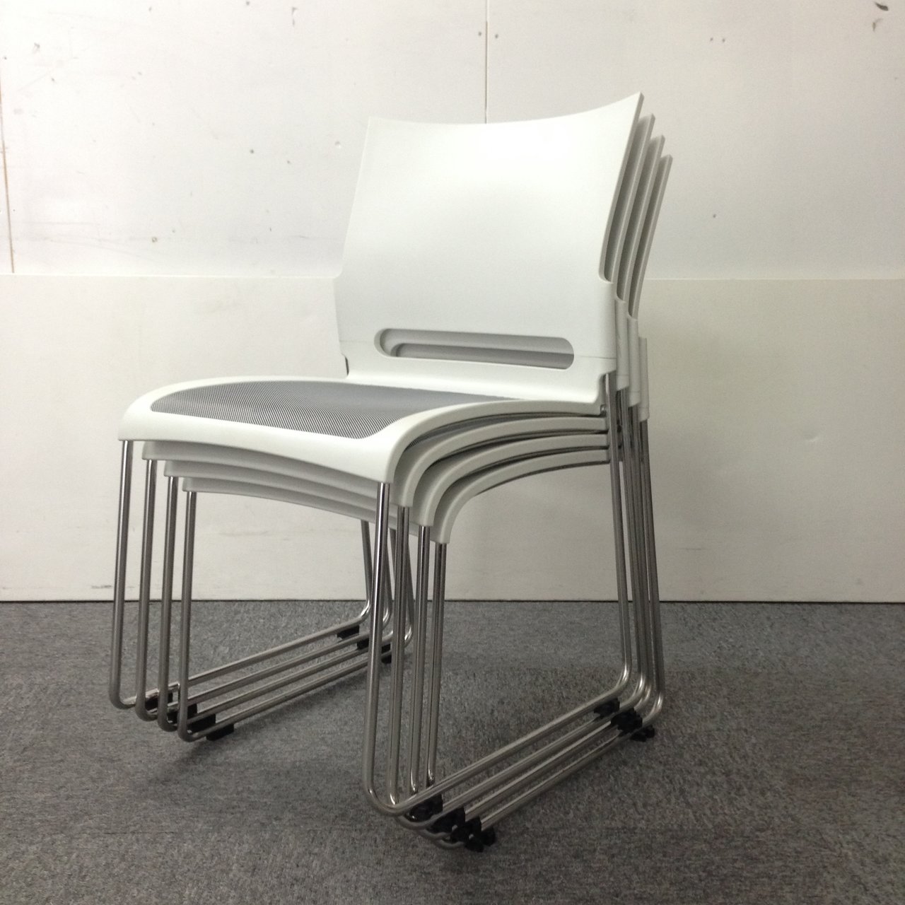 【4脚1セット】クロガネ製スタッキングチェア【座面メッシュ】
                        その他シリーズ
                                    中古
            