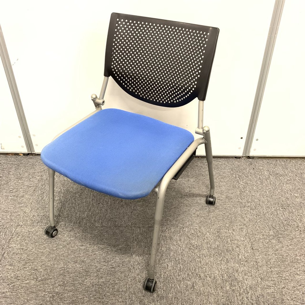 【収納に便利！！】オカムラ製/スタッキングチェア！！会議室などにオススメです！お得
                        プロスタック 
                                    中古
            