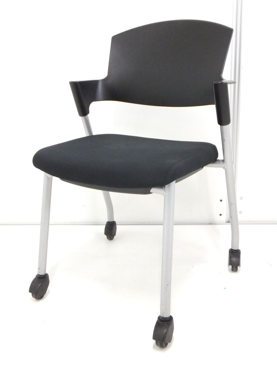 【32脚大量入荷！】コクヨ製チェアでおしゃれに！　ミーティングルームにおすすめ！
                        プロッティ（キャスター付） 
                                    中古
            