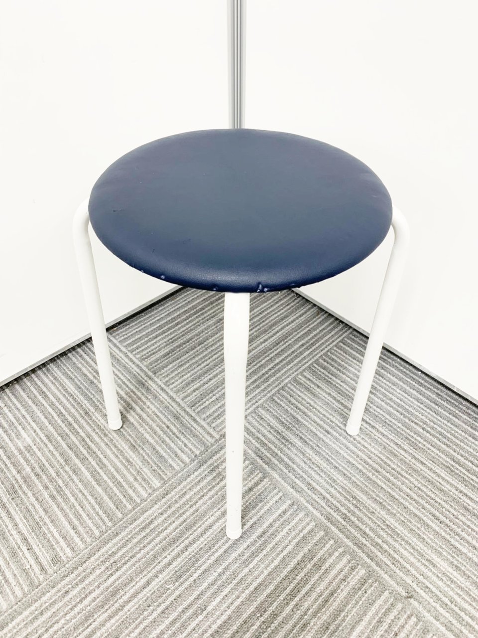 ラクラク収納!!【丸椅子15脚】


                        -
                                    中古
            